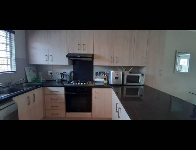 3 BEDROOM TOWNHOUSE RENTED IN LORRAINE